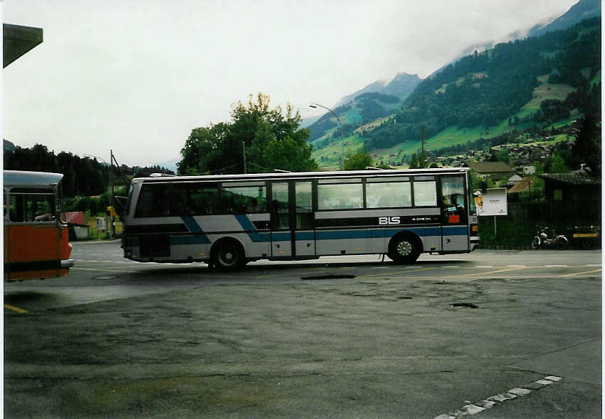 (003'416) - AFA Adelboden - Nr. 25/BE 402'728 - Setra im Juni 1988 beim Bahnhof Frutigen