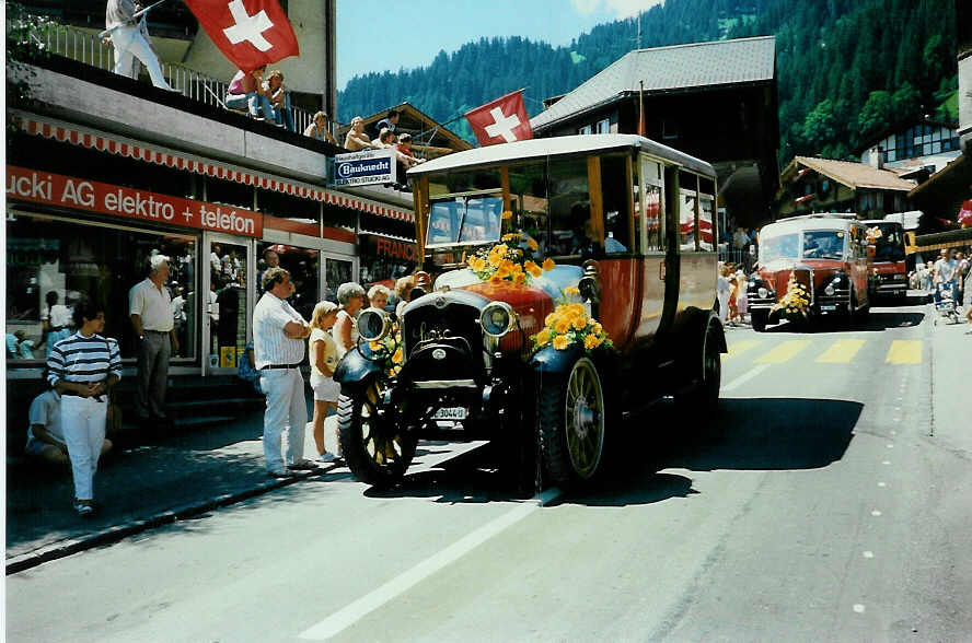 (003'617) - Dillier, Sarnen - BE 3044 U - Saurer/Saurer am 7. August 1988 in Adelboden, Landstrasse (100 Jahre Kur- und Verkehrsverein Adelboden)