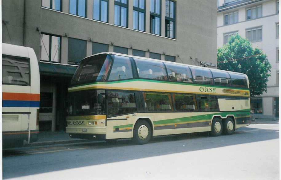 (012'410) - Oase, Grosshchstetten - BE 259'001 - Neoplan am 25. Mai 1995 in Zrich, Kongresshaus