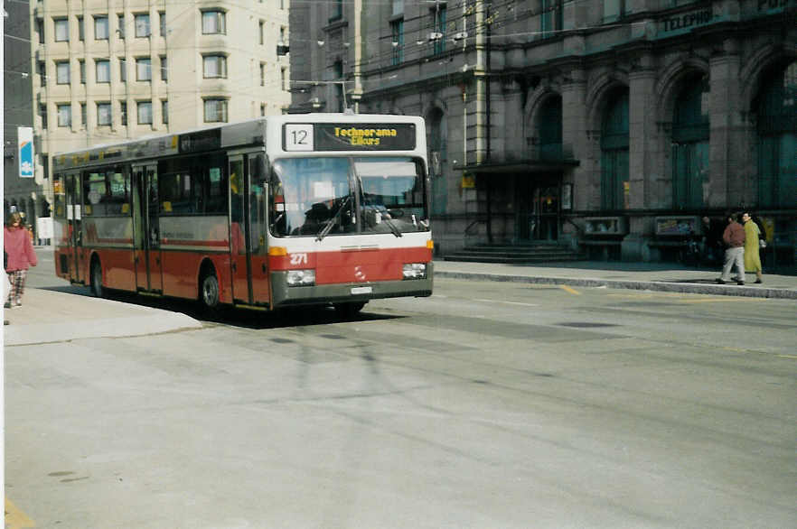 (013'720) - WV Winterthur - Nr. 271/ZH 588'271 - Mercedes am 24. Februar 1996 beim Hauptbahnhof Winterthur
