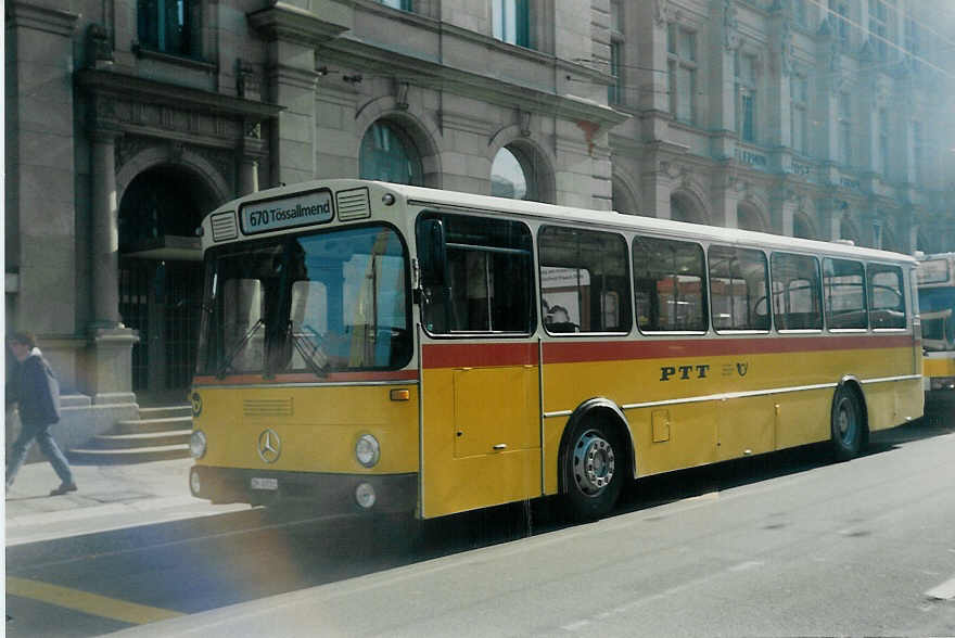 (013'723) - Moser, Flaach - Nr. 1/ZH 49'701 - Mercedes am 24. Februar 1996 beim Hauptbahnhof Winterthur