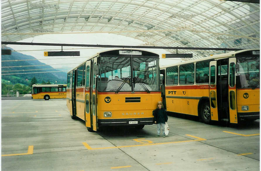(014'301) - PTT-Regie - P 24'267 - Saurer/Tscher am 2. Juli 1996 in Chur, Postautostation