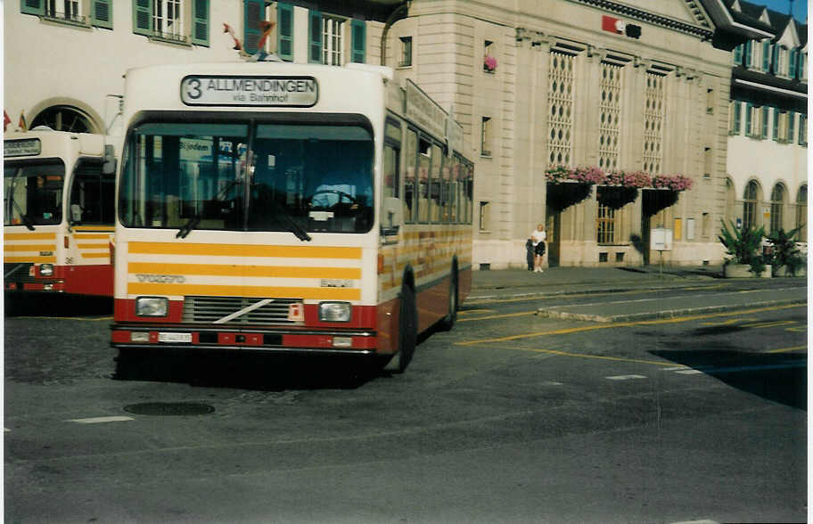 (014'617) - SAT Thun - Nr. 35/BE 443'835 - Volvo/R&J am 1. August 1996 beim Bahnhof Thun