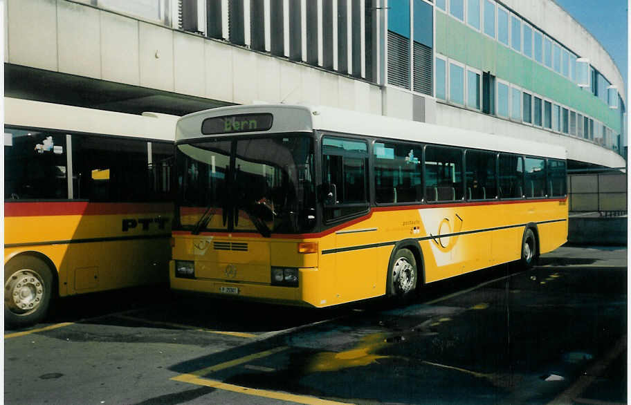 (015'205) - PTT-Regie - P 25'307 - Mercedes/R&J am 11. September 1996 in Bern, Postautostation