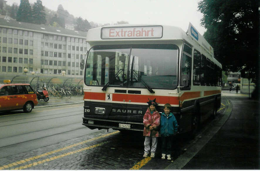(015'410) - VBSG St. Gallen - Nr. 210/SG 141'210 - Saurer/Hess am 8. Oktober 1996 beim Bahnhof St. Gallen