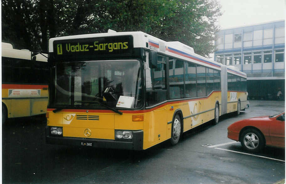 (015'600B) - Aus Liechtenstein: Frommelt, Vaduz - Nr. 6/FL 2602 - Mercedes am 10. Oktober 1996 beim Bahnhof Buchs
