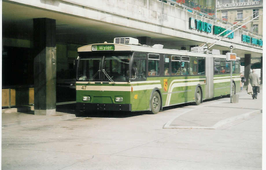 (015'626) - SVB Bern - Nr. 47 - FBW/Gangloff Gelenktrolleybus am 14. Oktober 1996 beim Bahnhof Bern
