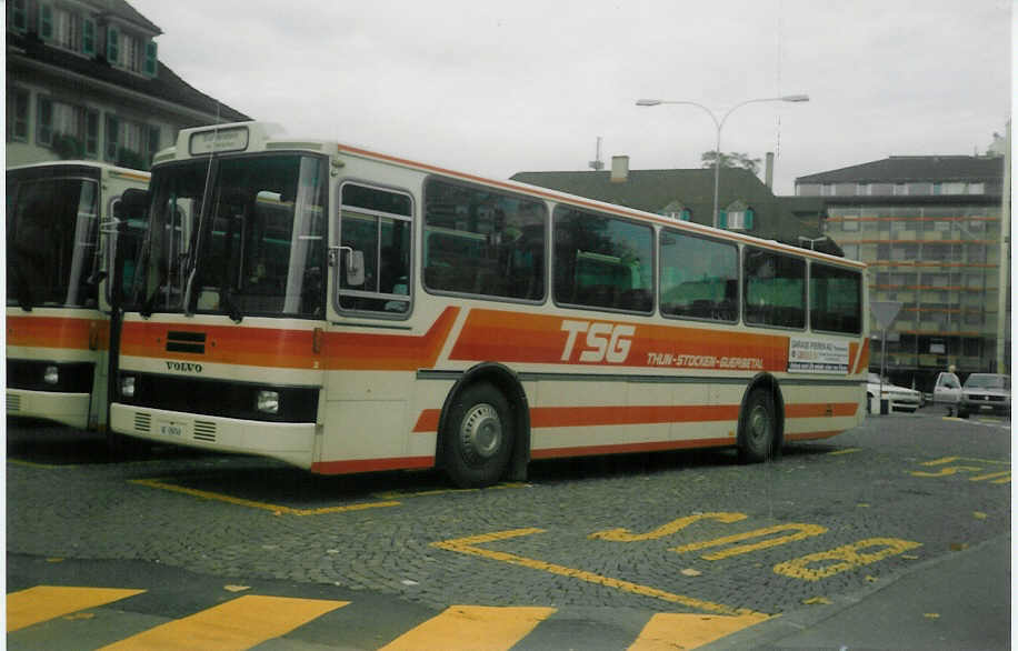 (015'721) - TSG Blumenstein - Nr. 2/BE 26'748 - Volvo/R&J im Oktober 1996 beim Bahnhof Thun