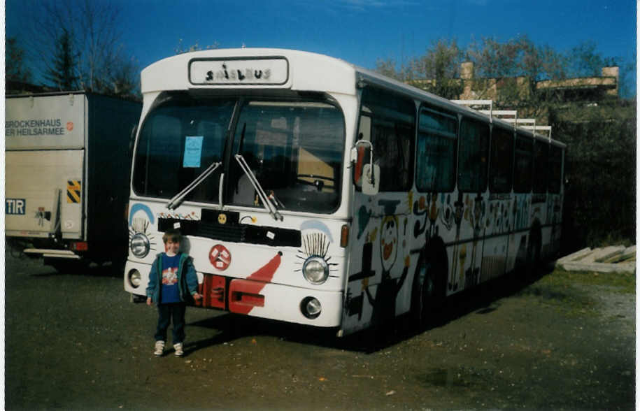 (015'735) - Spielbus, Thun - Mercedes (ex STI Thun Nr. 43) am 9. November 1996 in Thun, Gwattstrasse