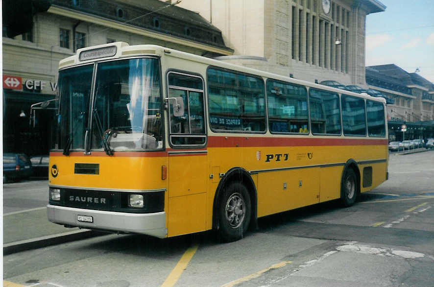 (016'501) - Epiney, Ayer - VS 64'315 - Saurer/Lauber am 16. Mrz 1997 beim Bahnhof Lausanne