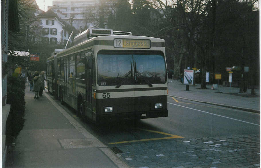 (016'617) - SVB Bern - Nr. 65 - Volvo/Hess Gelenktrolleybus am 26. Mrz 1997 in Bern, Brengraben