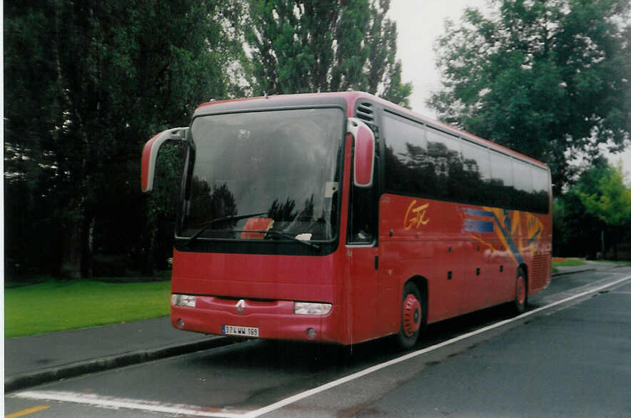 (017'430) - Aus Frankreich: 374 WW 169 - Renault am 30. Juni 1997 in Thun, Lachen