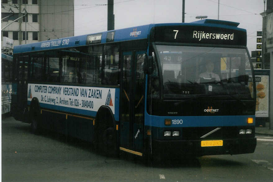 (017'615) - Oostnet - Nr. 1890/VR-82-KT - Volvo/Den Oudsten am 9. Juli 1997 beim Bahnhof Arnhem