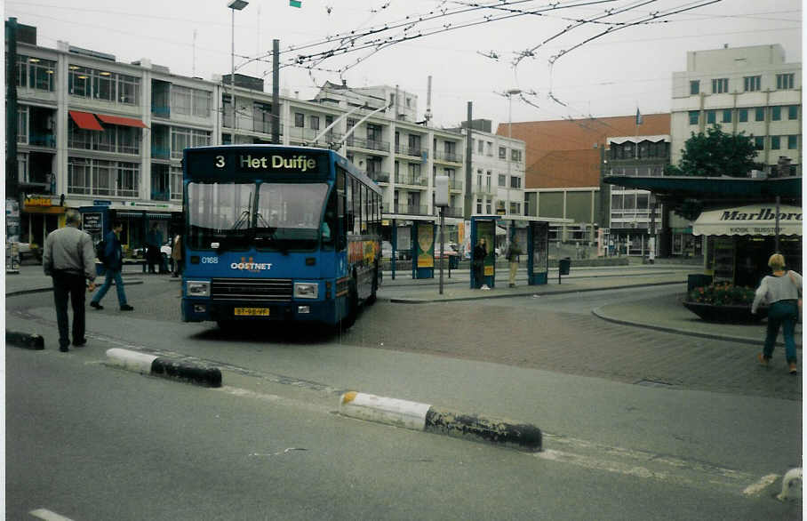 (017'623) - Oostnet - Nr. 168/BT-98-VF - Den Oudsten Trolleybus am 9. Juli 1997 beim Bahnhof Arnhem