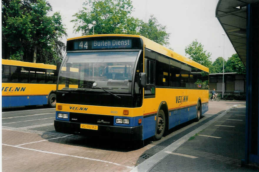 (017'820) - VEONN - Nr. 4600/VL-96-RZ - DAF/Den Oudsten am 15. Juli 1997 beim Bahnhof Emmen