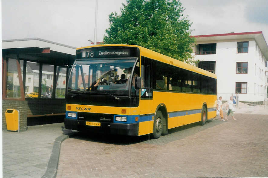 (018'114) - VEONN - Nr. 4327/VH-93-VX - DAF/Den Oudsten am 17. Juli 1997 in Emmeloord, Busstation