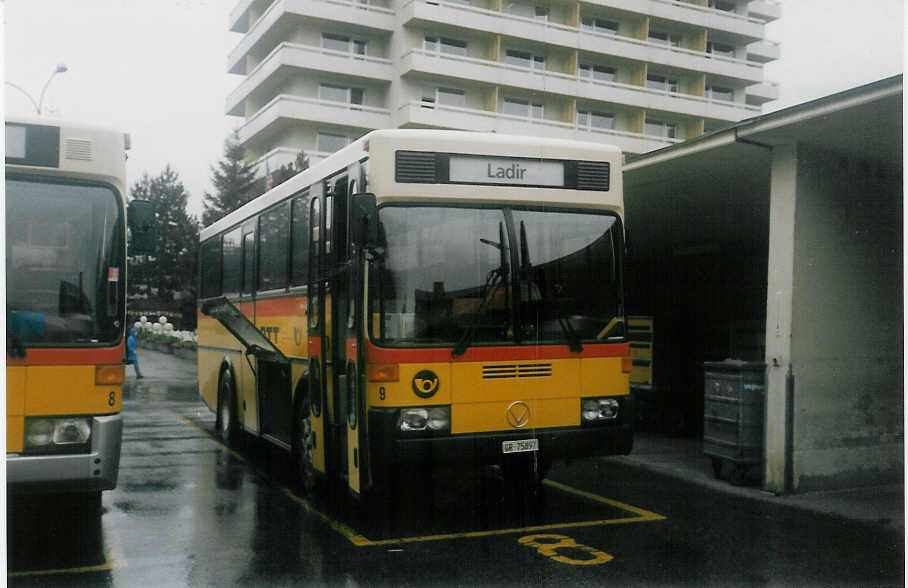 (018'334) - Solr&Fontana, Ilanz - Nr. 9/GR 75'897 - Vetter am 2. August 1997 beim Bahnhof Ilanz