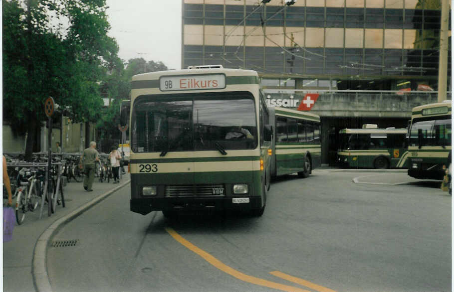(018'513) - SVB Bern - Nr. 293/BE 419'293 - Volvo/R&J-Hess-Gangloff am 4. August 1997 beim Bahnhof Bern
