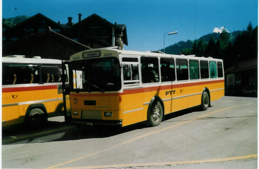 (019'018) - Kbli, Gstaad - BE 308'737 - Volvo/Lauber am 31. August 1997 beim Bahnhof Gstaad