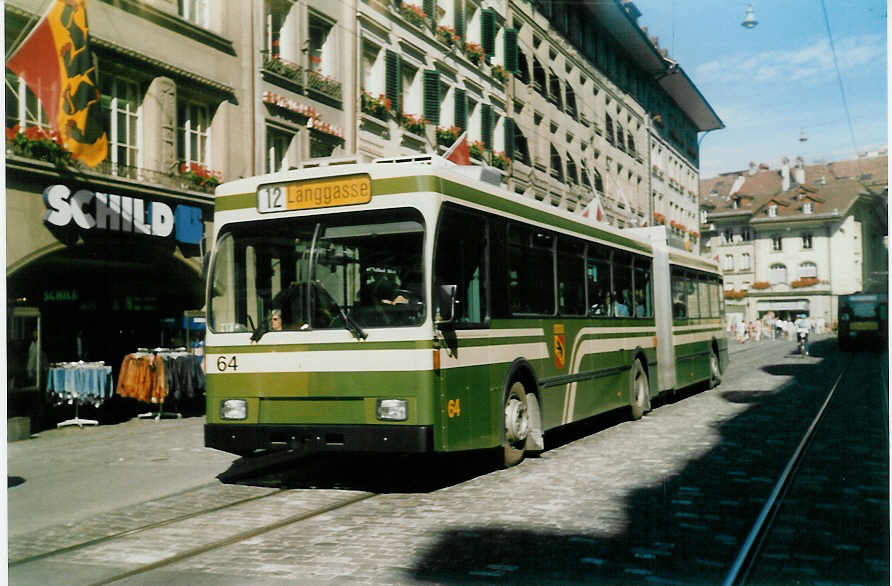 (019'104) - SVB Bern - Nr. 64 - Volvo/R&J Gelenktrolleybus am 5. September 1997 in Bern, Brenplatz