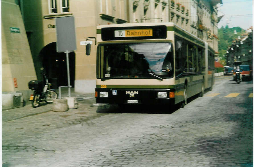 (019'110) - SVB Bern - Nr. 229/BE 513'229 - MAN am 5. September 1997 in Bern, Rathaus