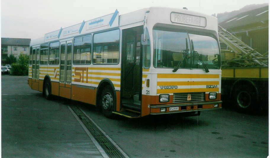 (019'616) - STI Thun - Nr. 31/BE 419'031 - Volvo/R&J (ex SAT Thun Nr. 31) am 23. September 1997 in Thun, Garage