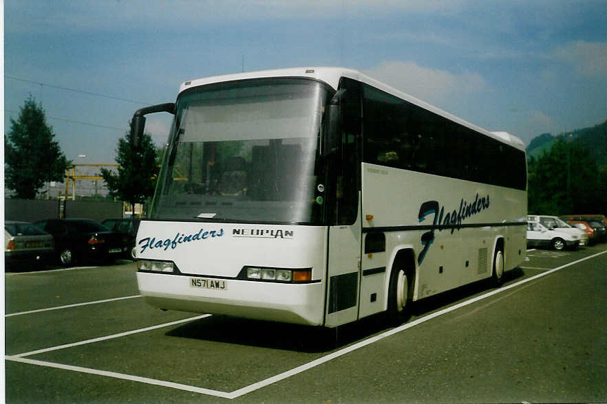 (019'621) - Aus England: Coggeshall - N 571 AWJ - Neoplan am 24. September 1997 in Thun, Seestrasse