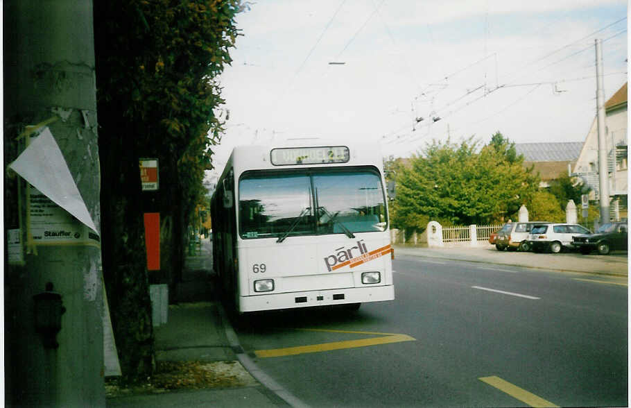 (019'900B) - VB Biel - Nr. 69 - Volvo/R&J Gelenktrolleybus am 6. Oktober 1997 in Biel, Zeughausstrasse