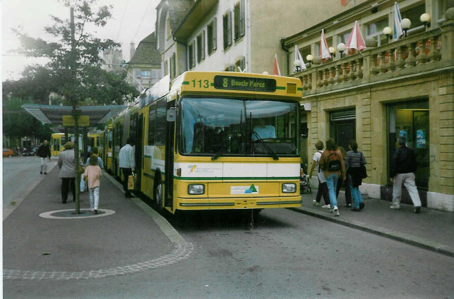 (020'005) - TN Neuchtel - Nr. 113 - NAW/Hess Gelenktrolleybus am 7. Oktober 1997 in Neuchtel, Place Pury