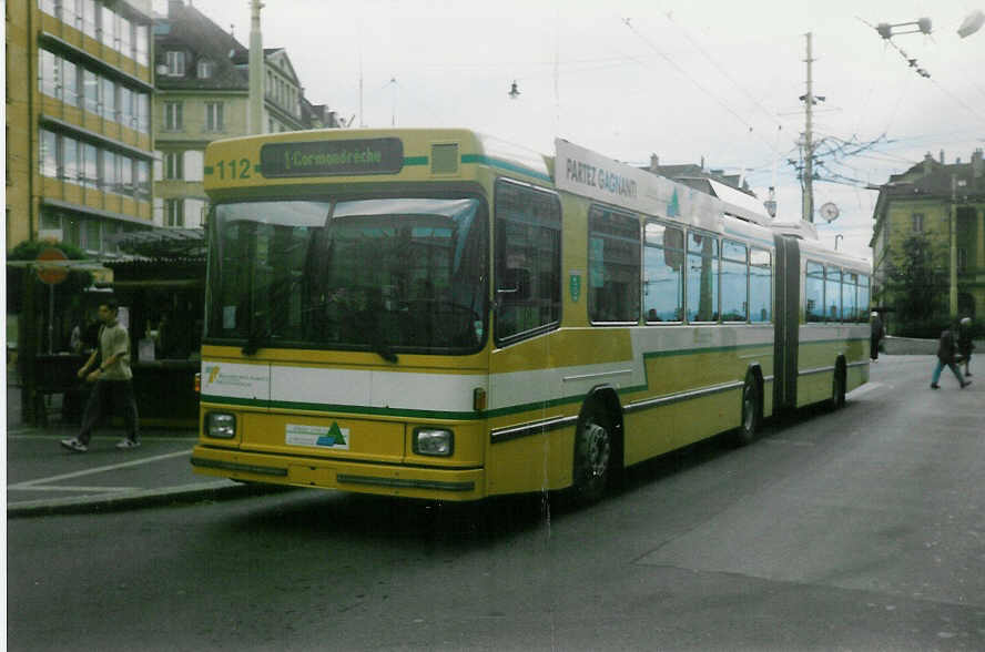 (020'009) - TN Neuchtel - Nr. 112 - NAW/Hess Gelenktrolleybus am 7. Oktober 1997 in Neuchtel, Place Pury