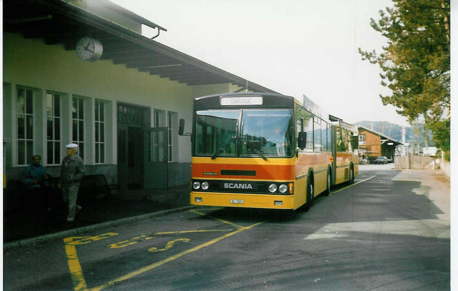 (020'018) - AAGL Liestal - Nr. 85/BL 7265 - Scania/FHS am 8. Oktober 1997 beim Bahnhof Liestal