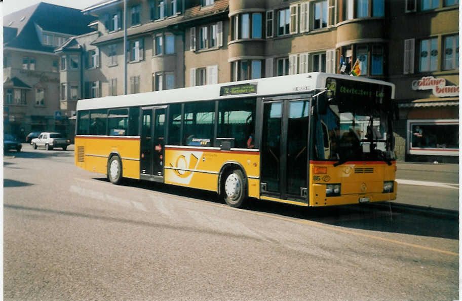 (020'408) - Voegtlin-Meyer, Brugg - Nr. 85/AG 17'778 - Mercedes am 25. Oktober 1997 beim Bahnhof Brugg