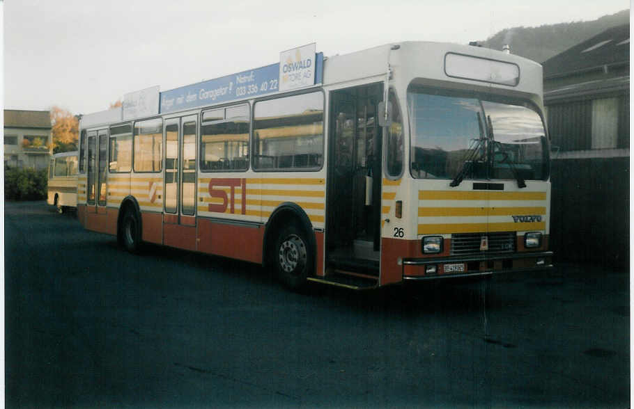(020'709) - STI Thun - Nr. 26/BE 419'025 - Volvo/R&J (ex SAT Thun Nr. 26) am 10. November 1997 in Thun, Garage