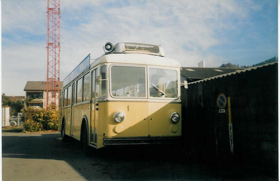 (020'718) - STI Thun - Nr. 1 - Berna/Gangloff Trolleybus am 15. November 1997 in Thun, Garage