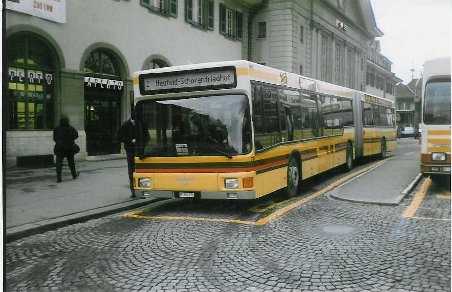 (021'028) - STI Thun - Nr. 70/BE 389'670 - MAN am 13. Dezember 1997 beim Bahnhof Thun