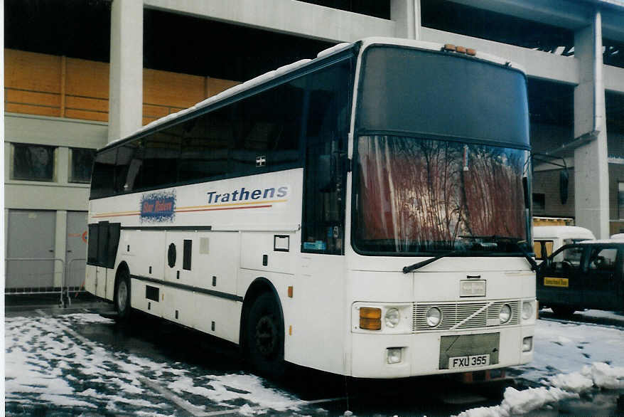 (021'428) - Aus England: Trathens, Plymouth - FXU 355 - Van Hool am 21. Januar 1998 in Thun, Grabengut