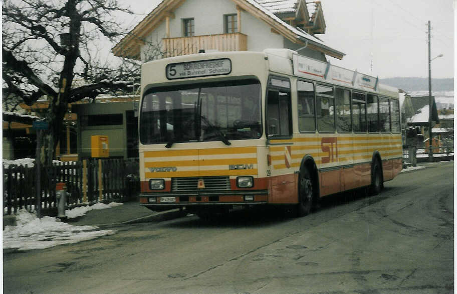 (021'434) - STI Thun - Nr. 29/BE 419'029 - Volvo/R&J (ex SAT Thun Nr. 29) am 26. Januar 1998 in Thun-Lerchenfeld, Forstweg