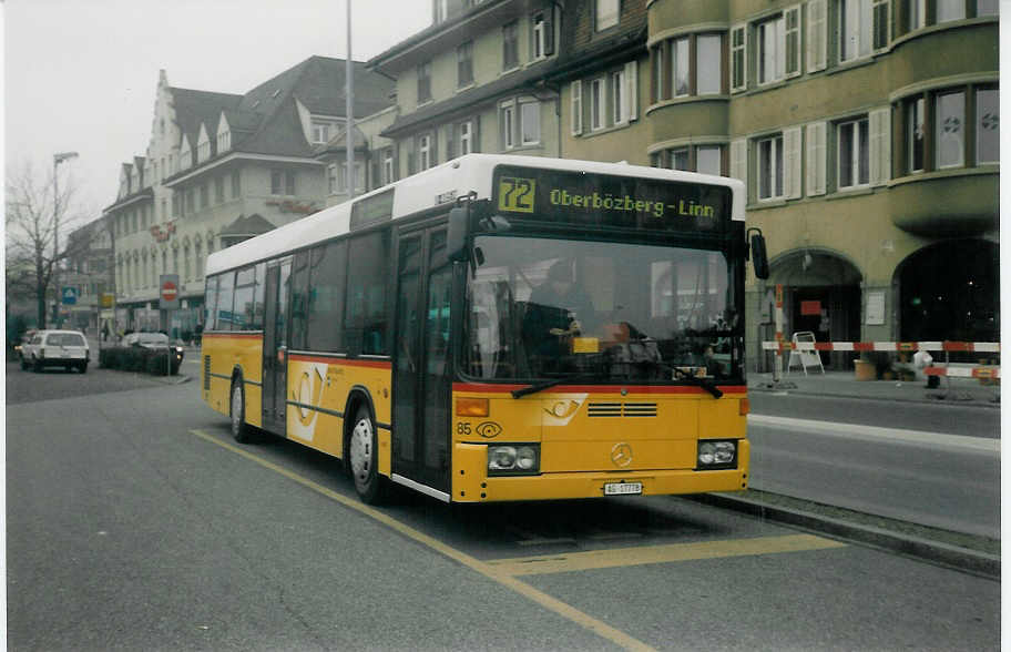 (021'615) - Voegtlin-Meyer, Brugg - Nr. 85/AG 17'778 - Mercedes am 7. Februar 1998 beim Bahnhof Brugg