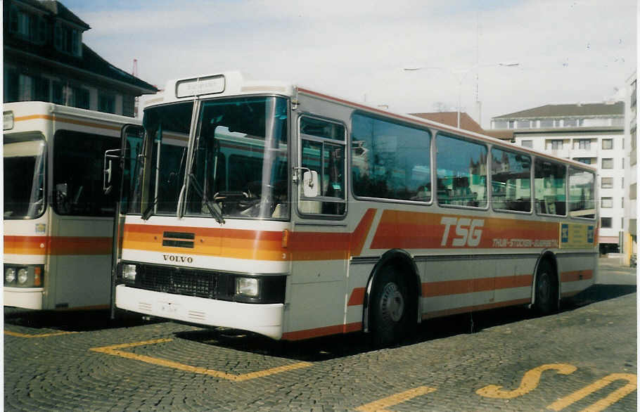 (021'634) - TSG Blumenstein - Nr. 3/BE 26'635 - Volvo/R&J am 16. Februar 1998 beim Bahnhof Thun