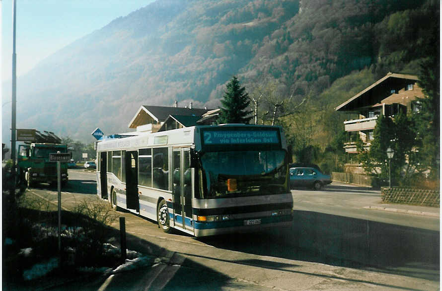 (021'706) - AAGI Interlaken - Nr. 33/BE 221'061 - Neoplan am 18. Februar 1998 in Ringgenberg, Anhhe Burgseeli