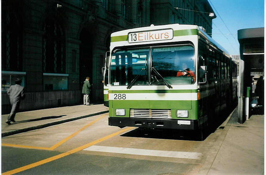 (021'720) - SVB Bern - Nr. 288/BE 419'288 - Volvo/R&J-Hess-Gangloff am 19. Februar 1998 beim Bahnhof Bern