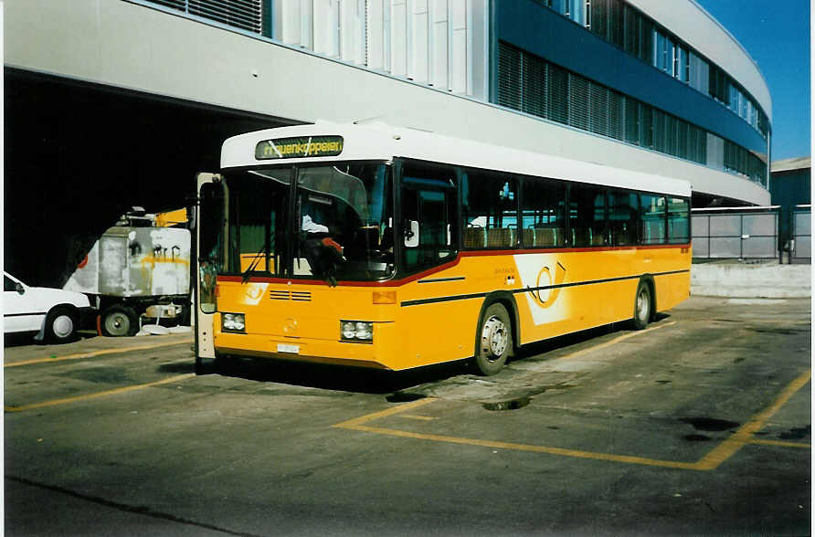 (021'724) - PTT-Regie - P 25'324 - Mercedes/R&J am 19. Februar 1998 in Bern, Postautostation