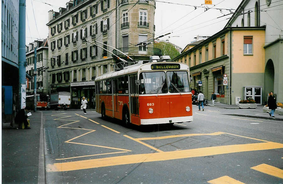 (022'321) - TL Lausanne - Nr. 663 - FBW/Eggli Trolleybus am 15. April 1998 in Lausanne, Place Riponne