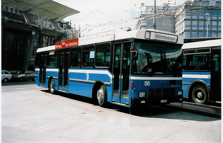 (022'335) - VBL Luzern - Nr. 56/LU 15'056 - Volvo/Hess am 16. April 1998 beim Bahnhof Luzern