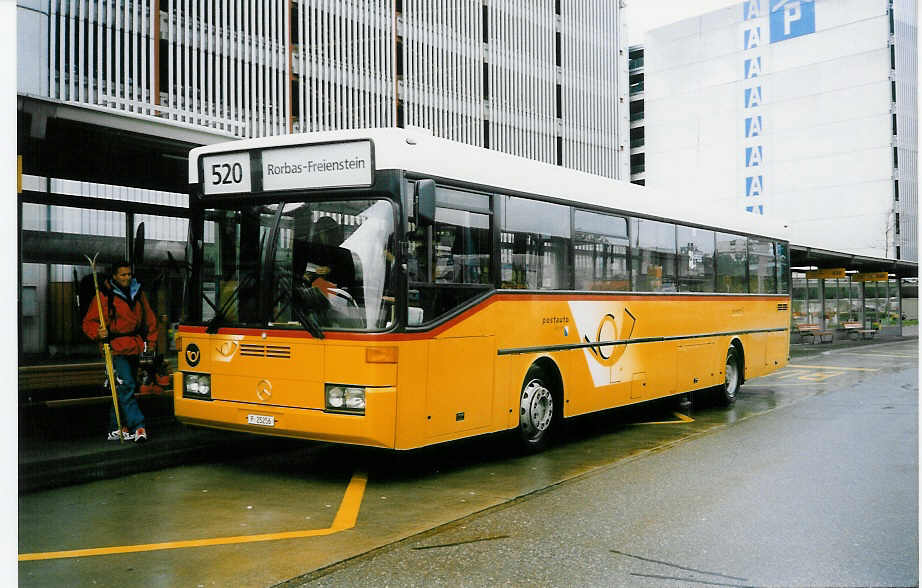 (022'532) - PTT-Regie - P 25'256 - Mercedes am 18. April 1998 in Zrich, Flughafen