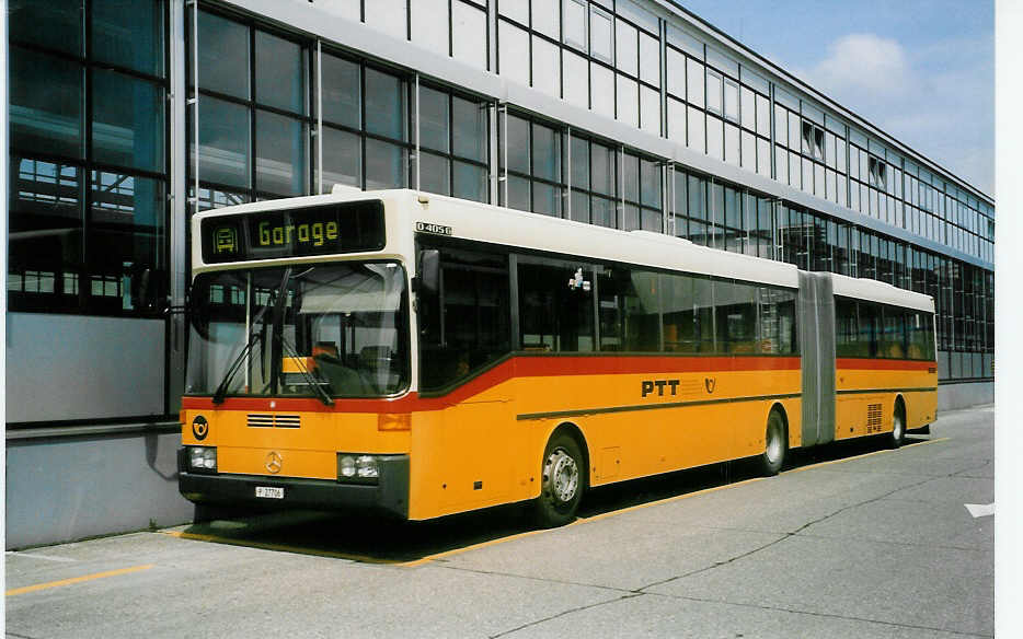 (023'116) - PTT-Regie - P 27'706 - Mercedes am 3. Juni 1998 in Bern, Automobilwerksttte