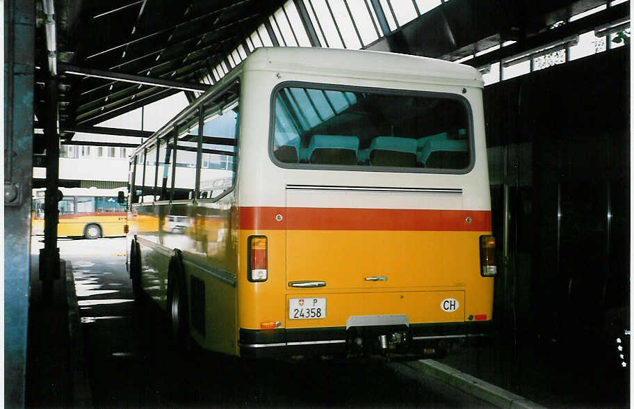 (023'124) - PTT-Regie - P 24'358 - Saurer/R&J am 3. Juni 1998 in Bern, Postautostation