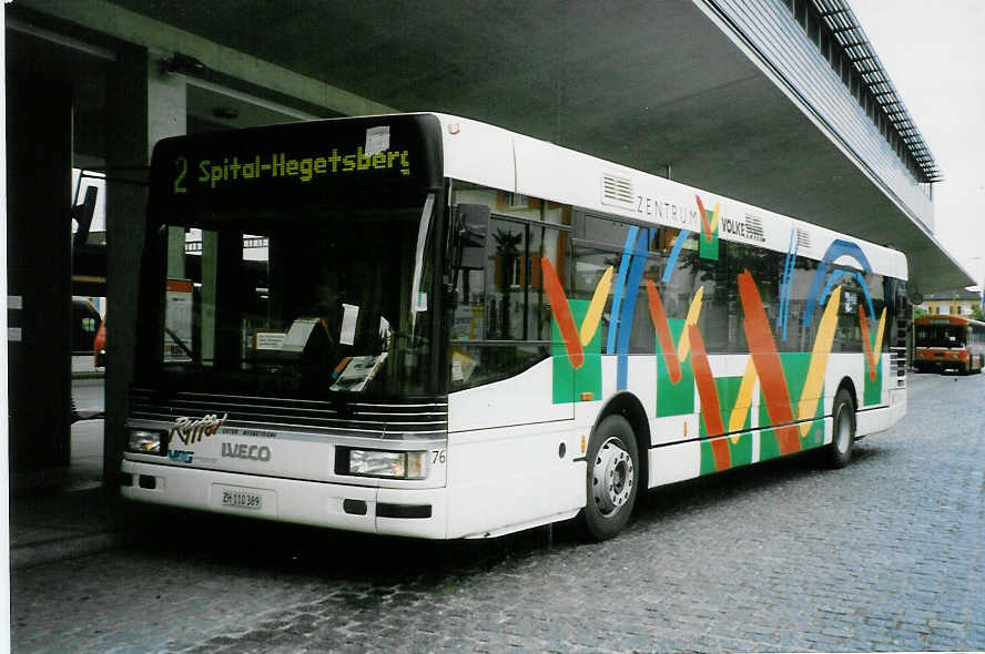 (023'233) - Ryffel, Uster - Nr. 76/ZH 110'309 - Iveco am 14. Juni 1998 beim Bahnhof Uster