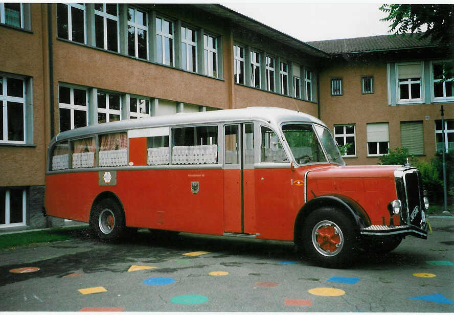 (023'302) - Rllin, Rotkreuz - Nr. 1/ZG 32'459 - FBW/R&J (ex AFA Adelboden Nr. 1) am 14. Juni 1998 in Uster, Schulhausplatz
