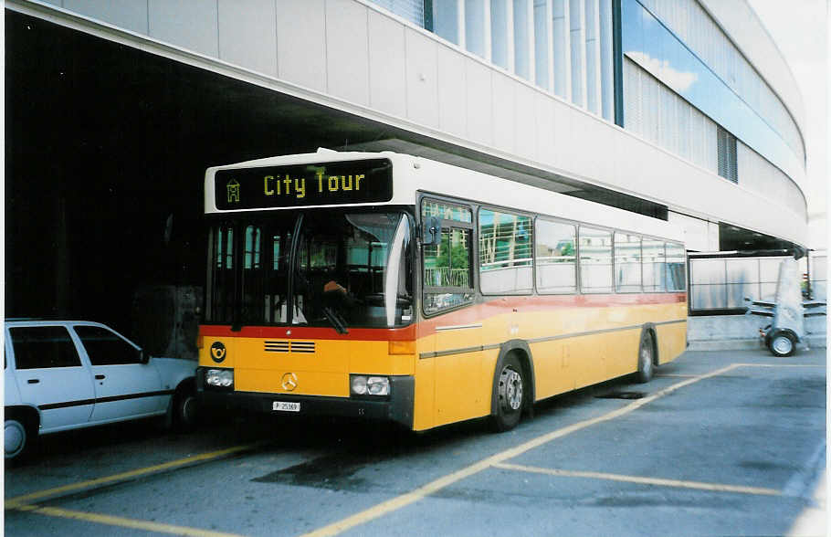 (023'815) - PTT-Regie - P 25'369 - Mercedes/R&J am 4. Juli 1998 in Bern, Postautostation